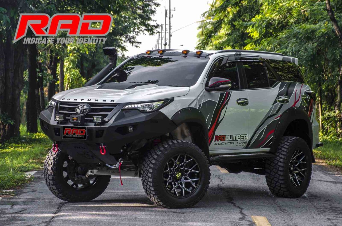 Toyota Fortuner  tung bn  off road  vi gm xe cao gn 